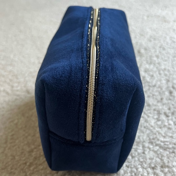 Christian DIOR Beauty Navy Blue Velvet Makeup Bag - Picture 3 of 6